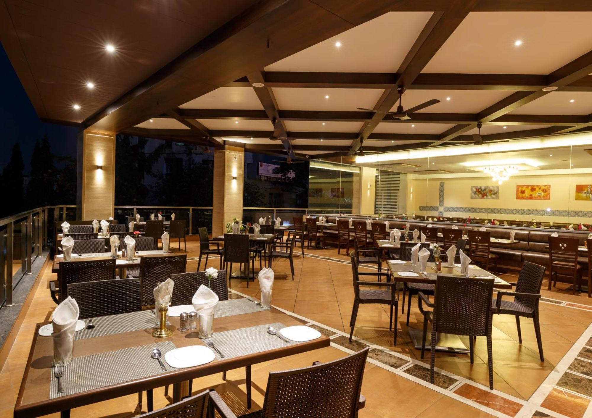 Hotel Ayodhya Kolhapur Eksteriør billede