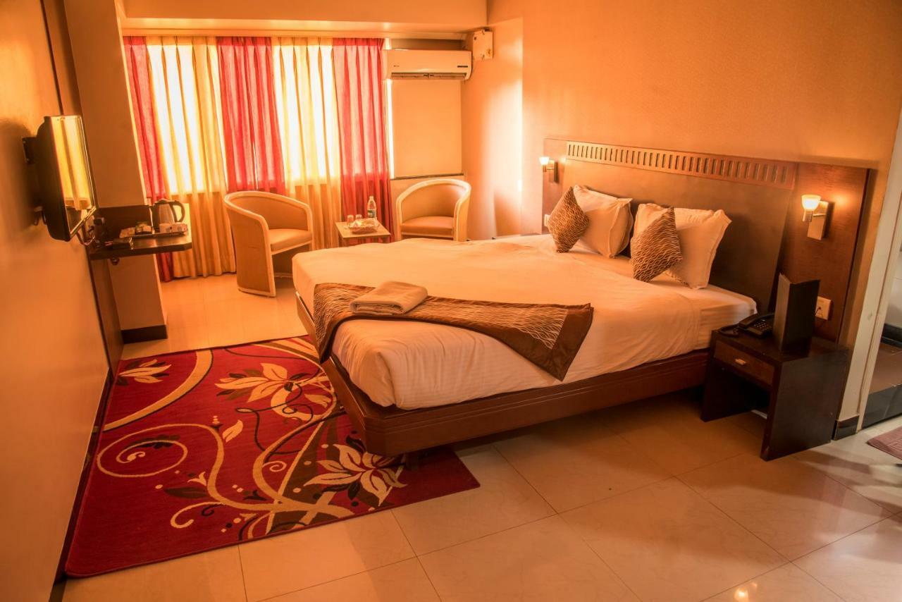 Hotel Ayodhya Kolhapur Eksteriør billede