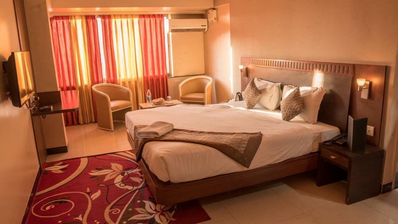 Hotel Ayodhya Kolhapur Eksteriør billede