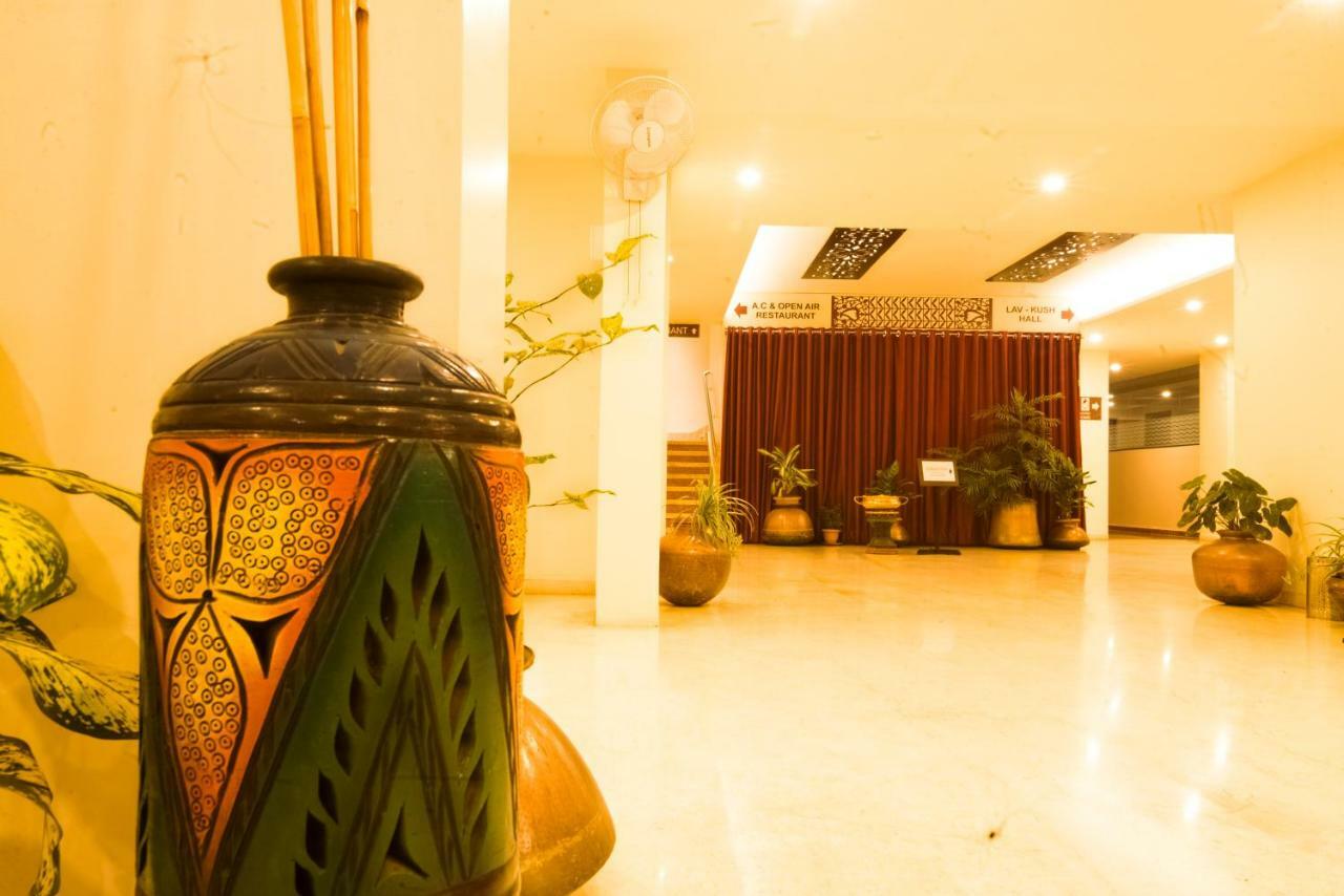 Hotel Ayodhya Kolhapur Eksteriør billede