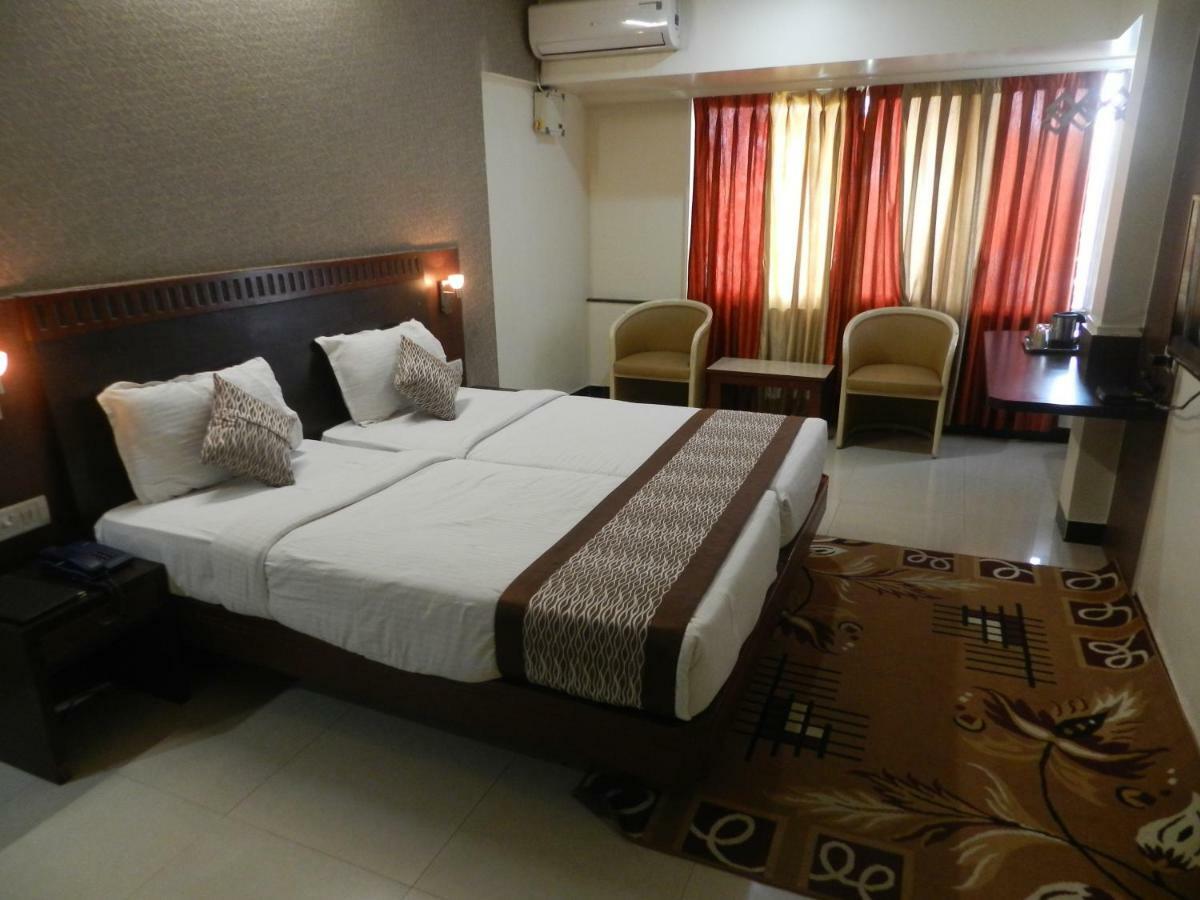 Hotel Ayodhya Kolhapur Eksteriør billede