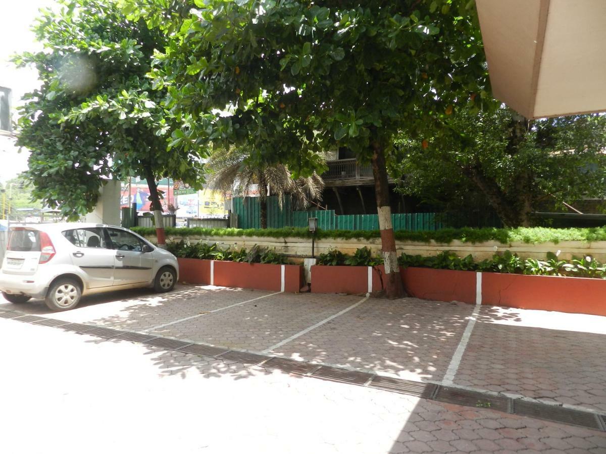 Hotel Ayodhya Kolhapur Eksteriør billede