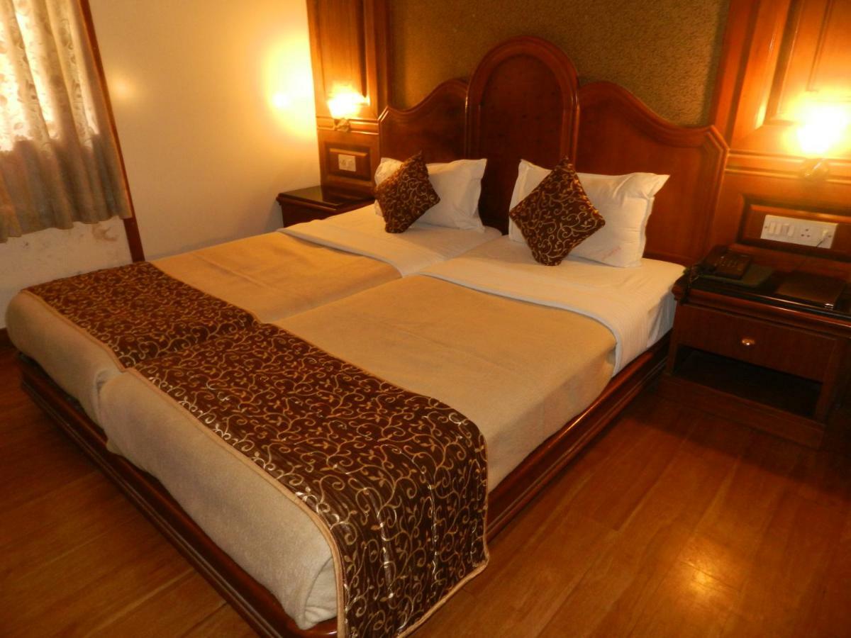 Hotel Ayodhya Kolhapur Eksteriør billede