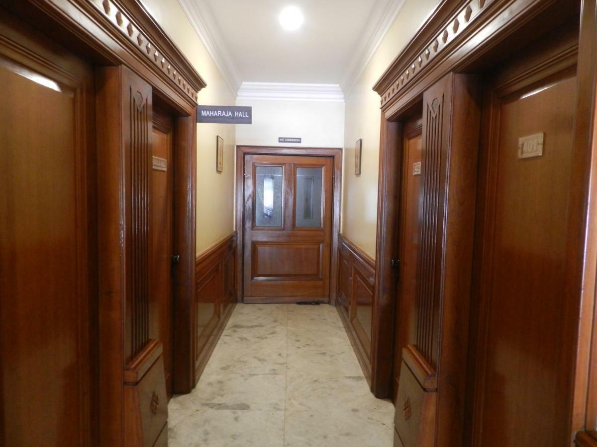 Hotel Ayodhya Kolhapur Eksteriør billede